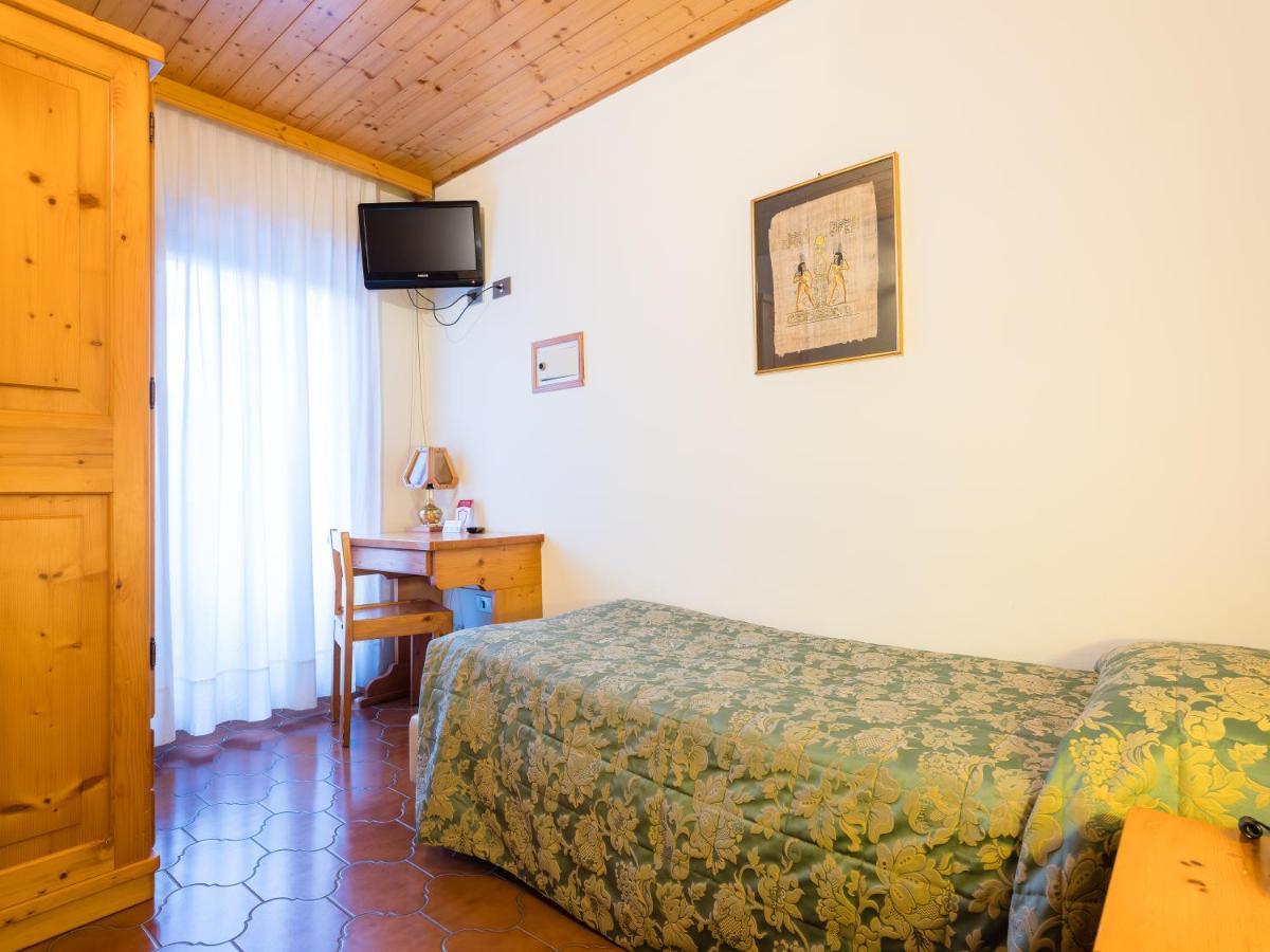 Albergo Dimaro Wellness Hotel Bagian luar foto
